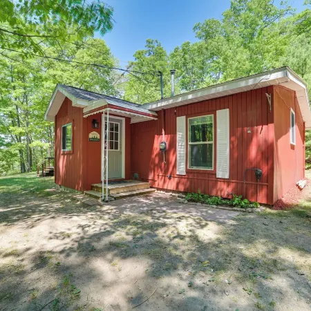 Rose City Cabin w/ Fire Pit & Lake Access