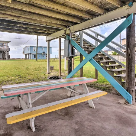 Walk to Ocean Coastal Surfside Beach Bungalow!