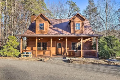 Bryson City Cabin w/ Private Hot Tub & Game Room - Kæledyr tilladt