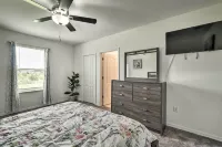 Sunny Abode < 1 Mi to Peace River Preserve! - parking