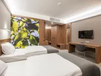 Kolumna Park Hotel Отели в г. 