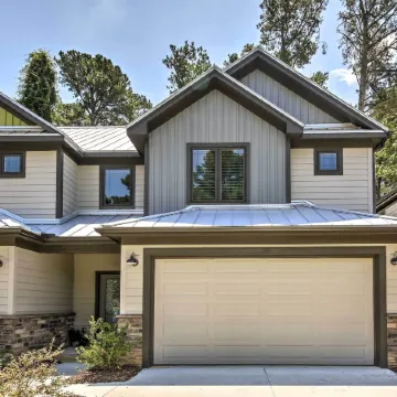 Downtown Townhome Walk to Dine and Shop on Broad St