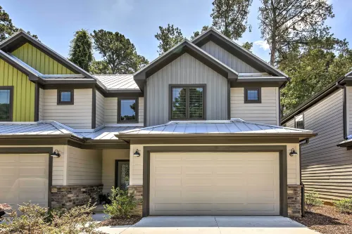 Downtown Townhome Walk to Dine and Shop on Broad St