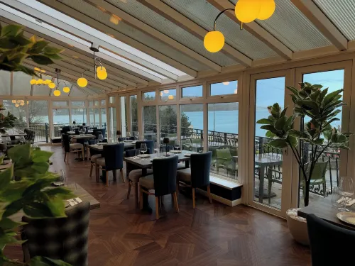 Nomi Rooms & Restaurant Hotels in Llangoed