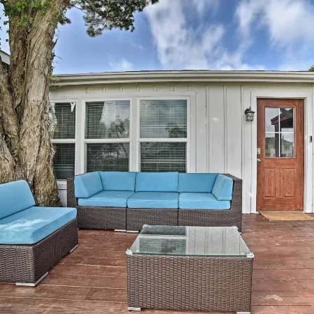 Bayfront Deck: 'Casa Pescadores' Rockport Escape