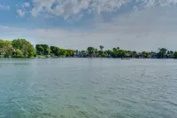 Lakefront Wisconsin Escape w/ Boat Dock & Kayaks!