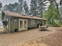 Step-Free Hawkins Bar Home Near Trinity River Hôtels à : Comte de Trinity