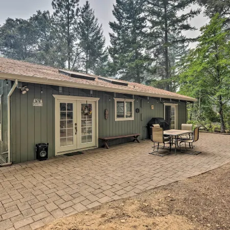 Step-Free Hawkins Bar Home Near Trinity River
