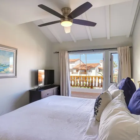 Gorgeous Catalina Island Condo with Golf Cart!