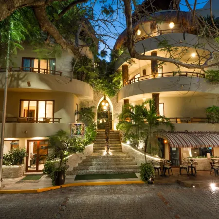 Maya Villa Condo Hotel and Beachclub