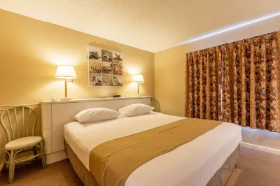 Wild Dunes Inn Hotels near Liberty Escape Rooms