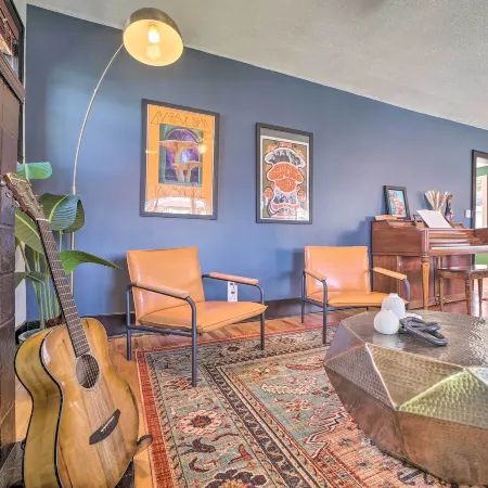 Amazing Musical Abode in Expo Square Neighborhood!