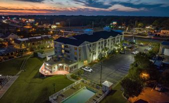 Holiday Inn Express & Suites N. Myrtle Beach-Little River