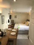 Green Apple Bed and Breakfast - parking