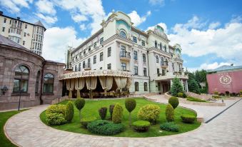 Pontos Plaza Hotel