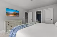 Spacious Townhome with Year-Round Pool and Hot Tub - Inviting Retreat