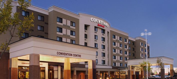 Courtyard Toronto Brampton Các khách sạn ở Brampton