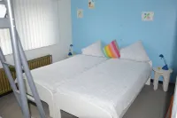 Charming Belgian Getaway, Vakantiewoning in Oudsbergen - 3 Bedrooms Garden Hotels in Opglabbeek