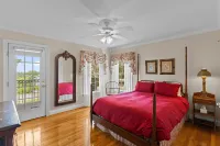 Lake Escape - Lake Waccamaw 7 Bedroom Home - Homestays