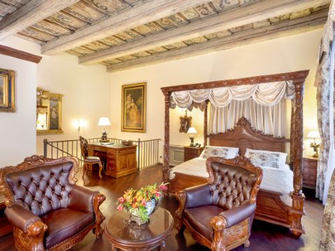 Iron Gate Hotel & Suites Prague by Bhg