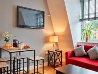 Shaky's Penthouse
