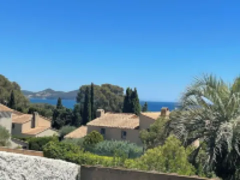 Cosy apartment with sea view and swimming pool