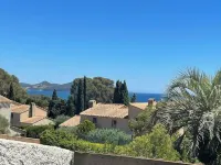 Cosy apartment with sea view and swimming pool