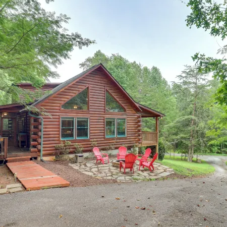 Hot Tub SoaksMoonshine Manor' Near Lake Lure