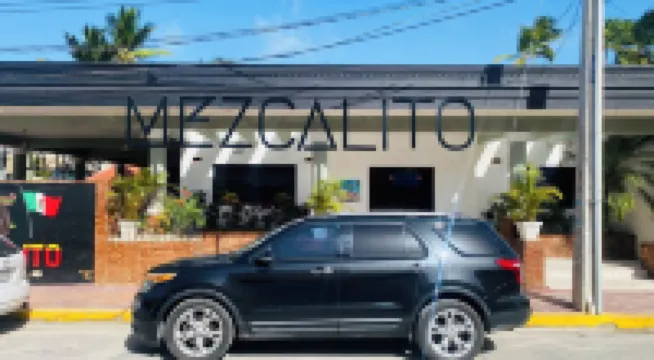 Roomy, 4 minutes to  beach and restaurants,  or you can also walk