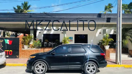 Roomy, 4 minutes to  beach and restaurants,  or you can also walk