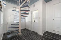 Sunset Beach_Cozy boutique cottage with all the must have beach amenities