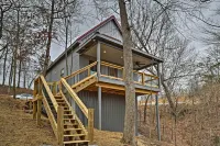 Cozy East Bernstadt Cabin w/ Porch + Fishing Lake!