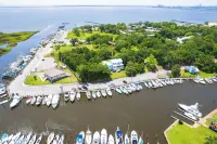 Live Oaks & Marina Views! Ocean Springs Home - View biển