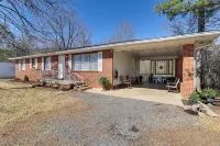 Peaceful Trenton Home w/ Patio Near Hiking!