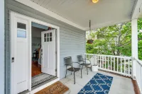 Walk to Beach! Fall Getaway in Norfolk w/ Studio - Bungalows