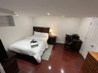 Cozy 2-bedroom luxury suite near Toronto airport.