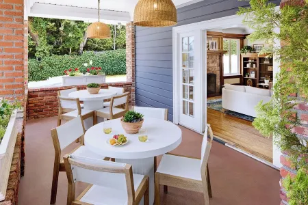 Channel Road Inn, A Four Sisters Inn Отели рядом с достопримечательностью «Eames House»