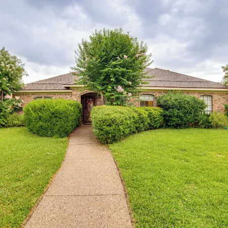 Pet-friendly Home w/ Pool - 8 Mi to Central Plano!