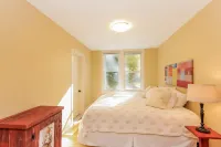 Screened Porch pt Water Views Hot Tub Walk to Saug - Villas