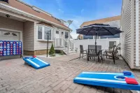 2 Min to Beach with Towels+ Linens,  AC,  BBQ Grill,  Keurig Coffee
