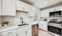 Oak House: Luxury Home in Silver Spring, Takoma Park; Close to DC, 4-Car Parking - Homestays