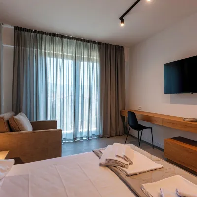 Lucciola Boutique Rooms Hotel berhampiran Pantai Mogren