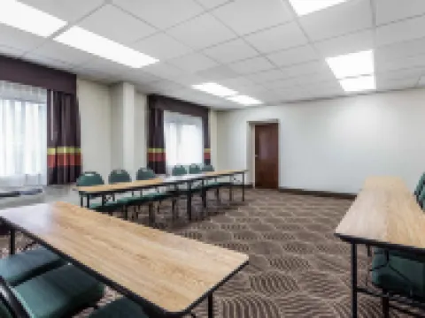 Quality Inn & Suites Hotels in Salisbury