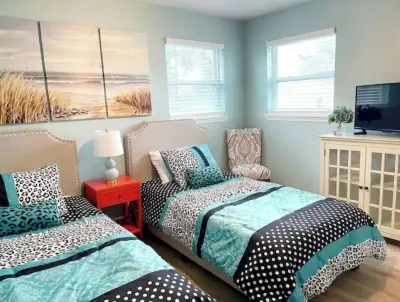 Beautiful 2/1 Home - Walking Distance to the Beach Hotels near W.I.S.E Private School