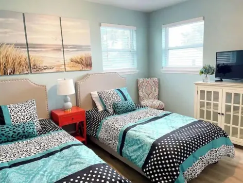 Beautiful 2/1 Home - Walking Distance to the Beach