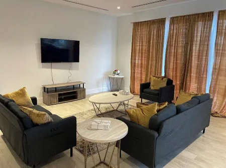 BRAND NEW 3 Bedroom luxury Condominium- 5 mins away from the beach!!1 spot! Отели рядом с достопримечательностью «Ардастра Гарденс & Уайлдлайф Консервейшен Сентр»