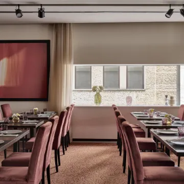 Falkensteiner Hotel Bratislava Отели рядом с достопримечательностью «район Братислава I»