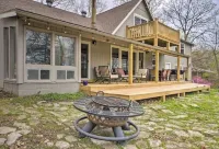 Modern lakefront home, Amazing View w/ Nearby Boat Launch