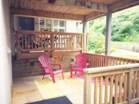 Rustic Mountainside Chalet Hotels in Grey County