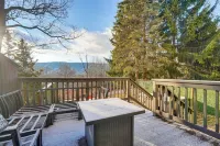 Mtn-View Gem w/ Deck & Hot Tub in Tannersville - موقف سيارات